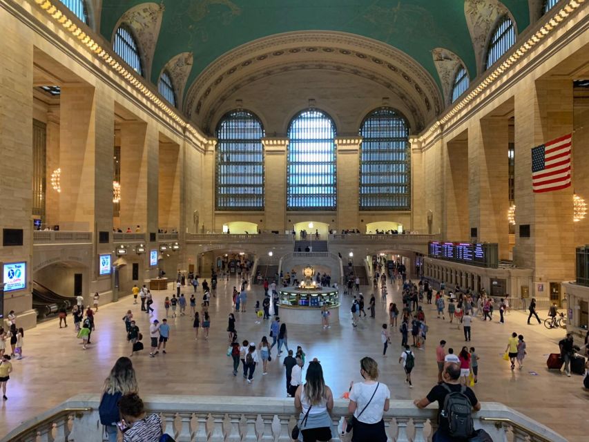 New York City: Art Deco and Architecture Landmarks Tour - Bryant Park to 42nd Street: how the guide teaches you to see Midtown