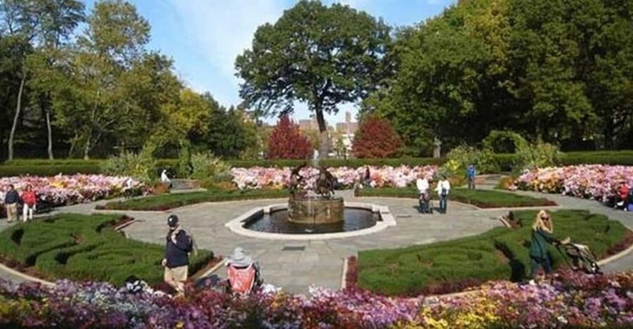 New York City : Central Park Walking Tour With A Guide - Meeting in front of Central Park Apartments: the easiest start