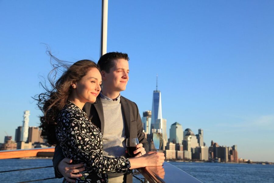New York City: Champagne and Cheese Pairing Cruise - Inside the 1920s-Style Yacht Experience