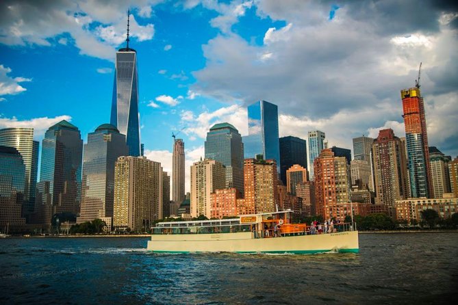 New York City: Champagne, Cheese, Caviar & Sightseeing Cruise - A vintage-style yacht cruise that actually fits your NYC day