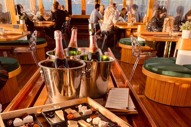 New York City: Champagne, Cheese, Caviar & Sightseeing Cruise - What makes the onboard setup work: tables, crew, and the pacing