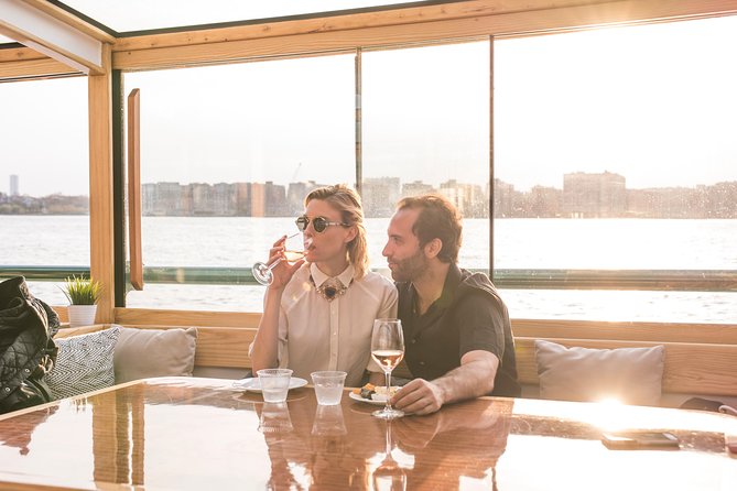 New York City: Champagne, Cheese, Caviar & Sightseeing Cruise - The wine, cheese, and caviar tasting: what you should expect