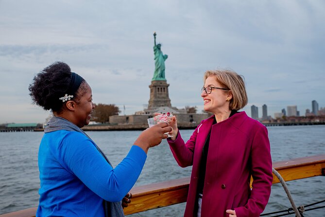 New York City Christmas Holiday Statue and Skyline Cocoa Cruise - Drinks, Cocoa, and Snacks: How the Holiday Treat Works