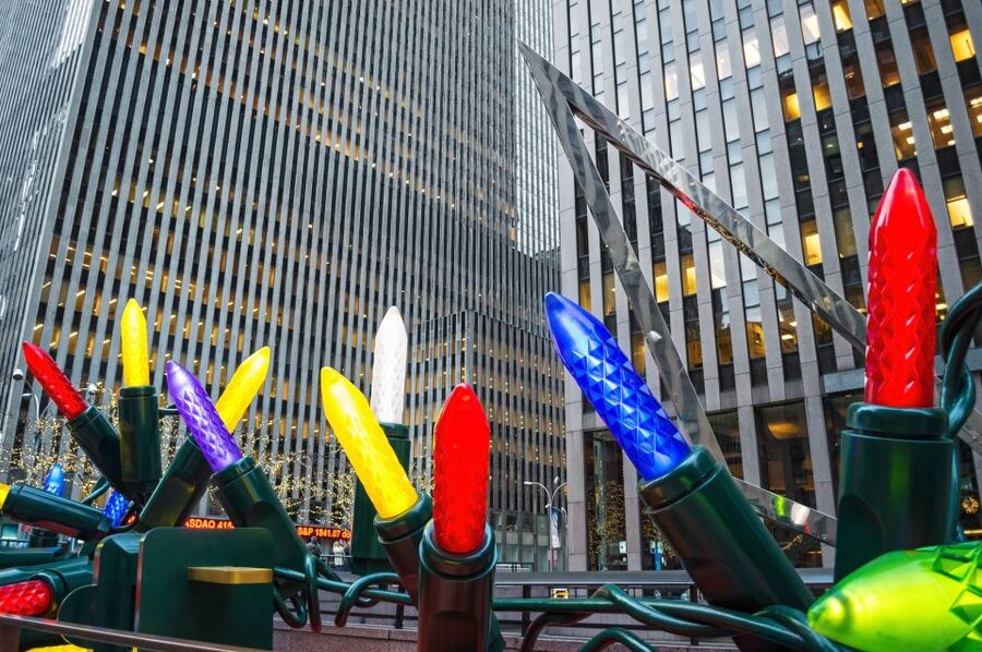 New York City: Christmas Holiday Tour of Manhattan - Rockefeller Center Tree Photos and the Holiday Spotlight