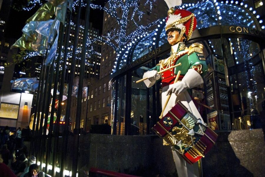 New York City: Christmas Holiday Tour of Manhattan - Bryant Park Holiday Market: The Break Between the Big Stops