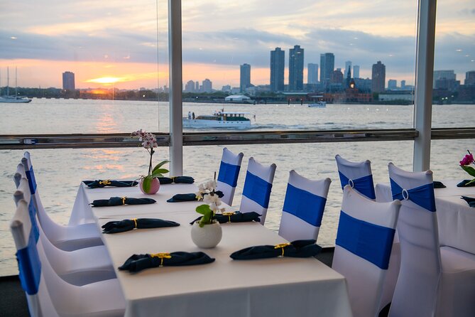 New York City Dinner Cruise on Luxury Yacht with Live Music - Price and logistics: is $175 worth it?