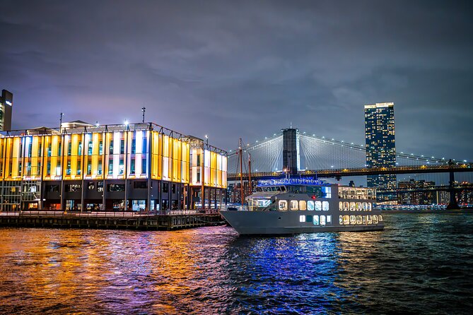 New York City Dinner Cruise on Luxury Yacht with Live Music - When things can go wrong: delays, service, and food consistency