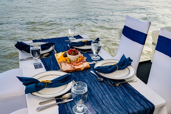 New York City Dinner Cruise on Luxury Yacht with Live Music - The bar, the deck, and the pacing of the evening