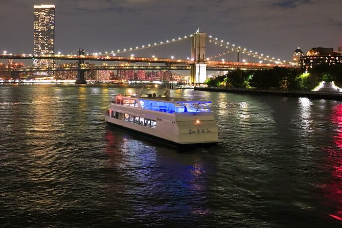 New York City Dinner Cruise with Live Music - Manhattan Skyline and the One World Trade Center views