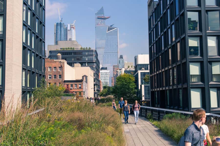 New York City: High Line Walking Tour - Chelsea and the Meatpacking District views: why the 40-foot angle matters