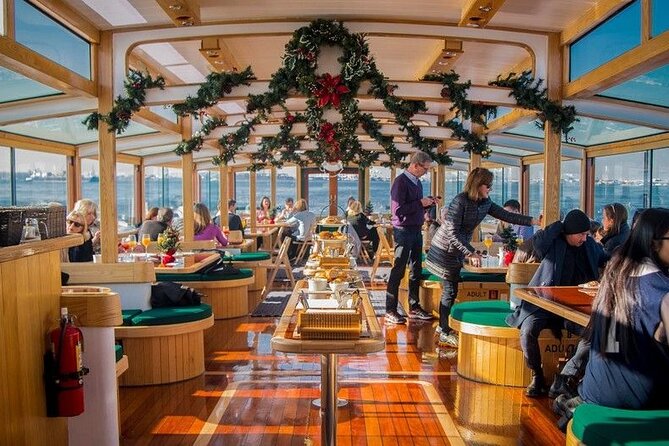 New York City Holiday Brunch Cruise on Classic Boat - Drinks, tipping, and staying within the rules
