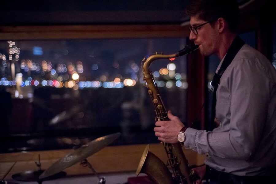 New York City: Holiday Jazz Classic Motor Yacht Cruise - Sights Along the Way: What to Look For, Not Just What You’ll See
