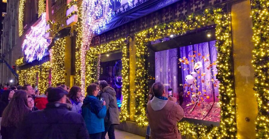 New York City: Holiday Lights Extravaganza Walking Tour - Start on 6th Avenue: easy meeting, smart transit choice