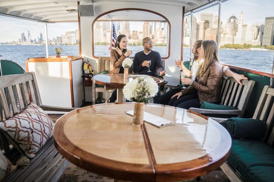 New York City: Mini Yacht Boat Ride with Sightseeing - Key highlights at a glance