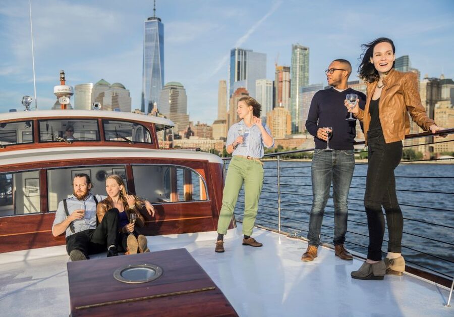 New York City: Mini Yacht Boat Ride with Sightseeing - Food and Drink on Board: One Drink Plus Light Hors d’oeuvres