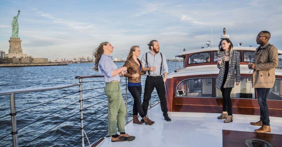 New York City: Mini Yacht Boat Ride with Sightseeing - Chelsea Piers Pier 62: Where You Meet and How Boarding Works