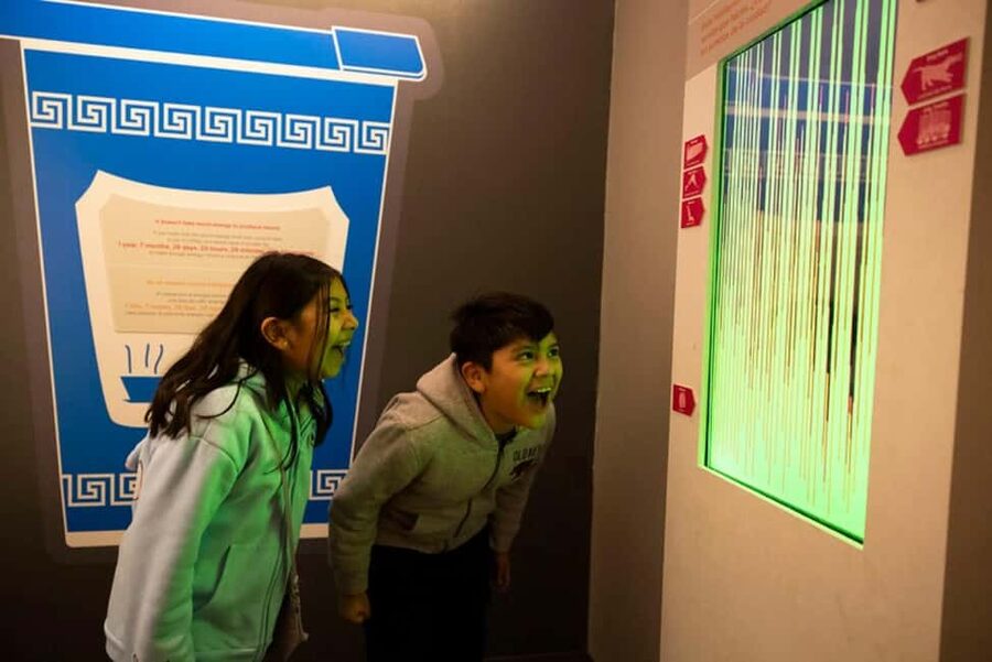 New York City: New York Hall of Science Admission Ticket - How to avoid the most common snag: wristbands at the desk