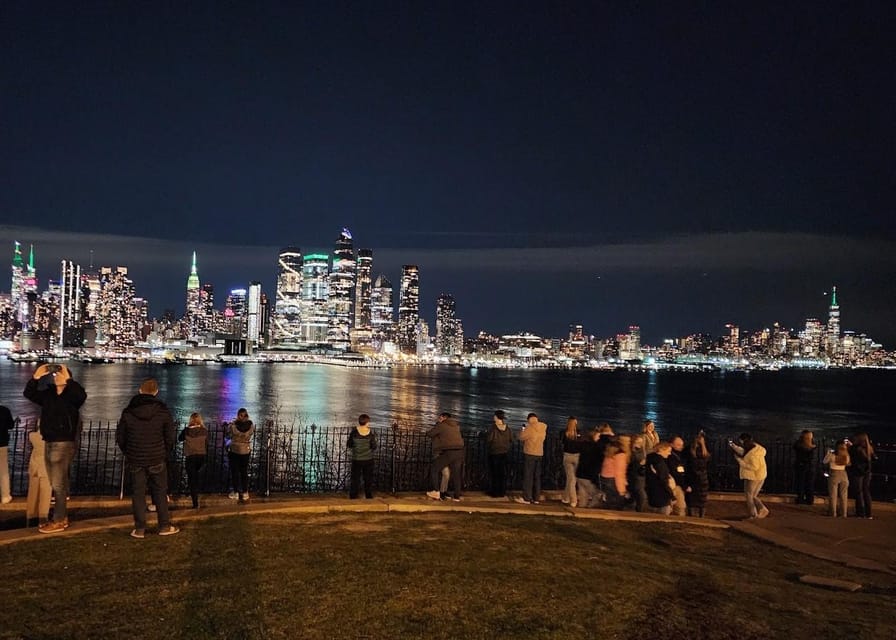 New York City Night Views - A panoramic hop-on-hop-off tour - Frank Sinatra Statue and the Midtown approach toward the Empire State Building