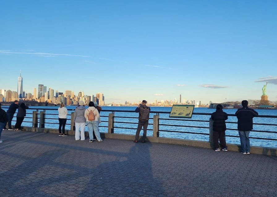 New York City Night Views - A panoramic hop-on-hop-off tour - Hamilton Park at dusk: the glitter moment across the Hudson