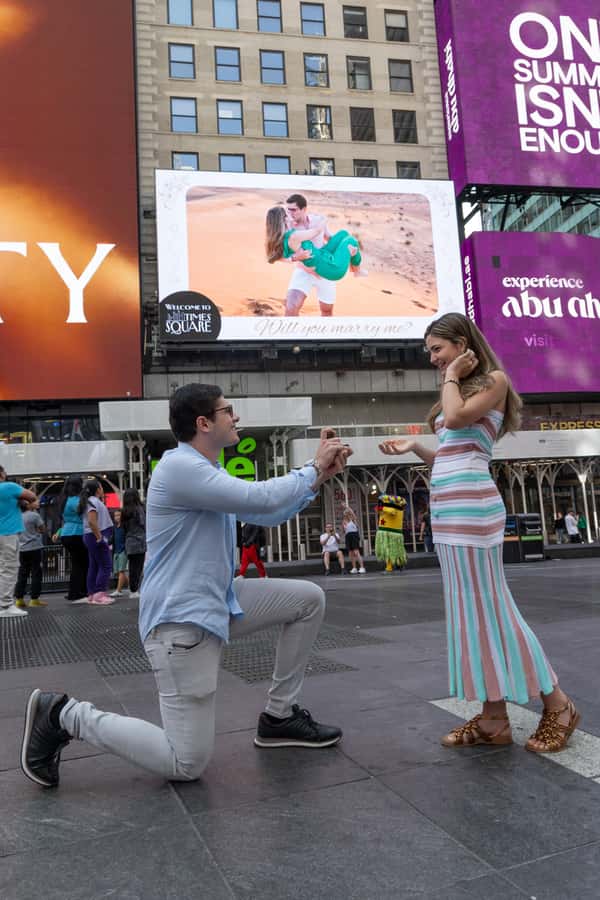 New York City: Photoshoot - Times Square - The Times Square Photo Stop: Make the City Read, Not Just Fill the Frame