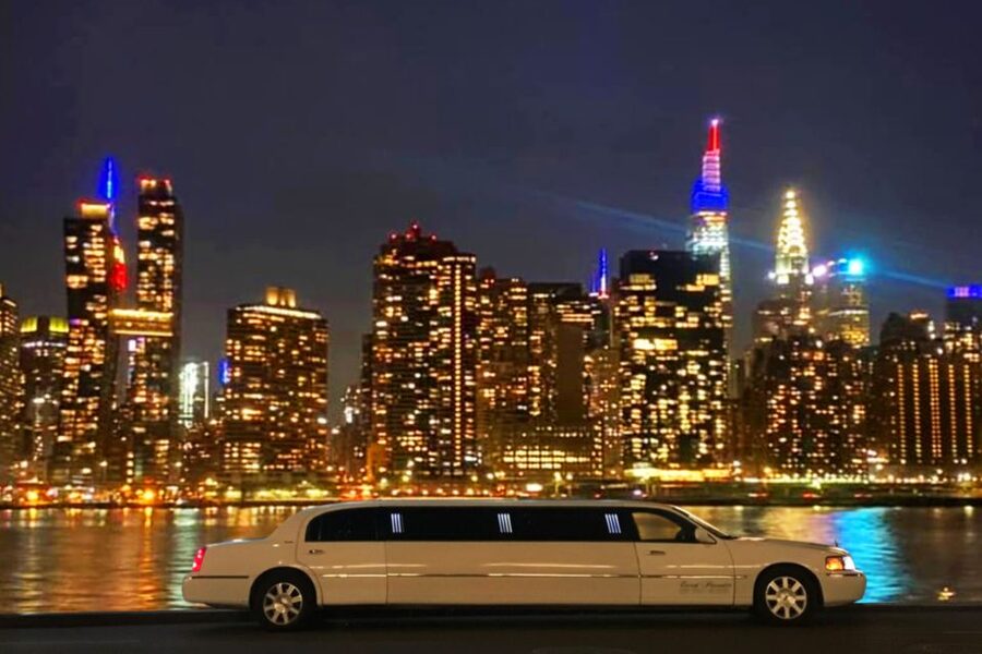 New York City: Private Manhattan Limousine Tour - Times Square and Fifth Avenue: the classic hits, done from comfort