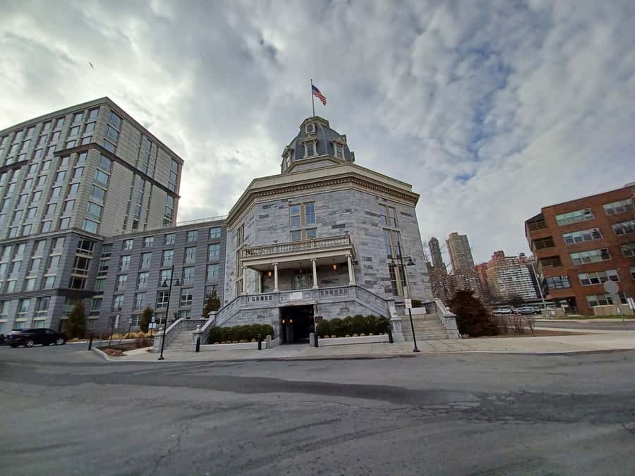 New York City: Roosevelt Island Walking Tour with Tram Ride - Price and Value: Does $25 Make Sense for This Tour?