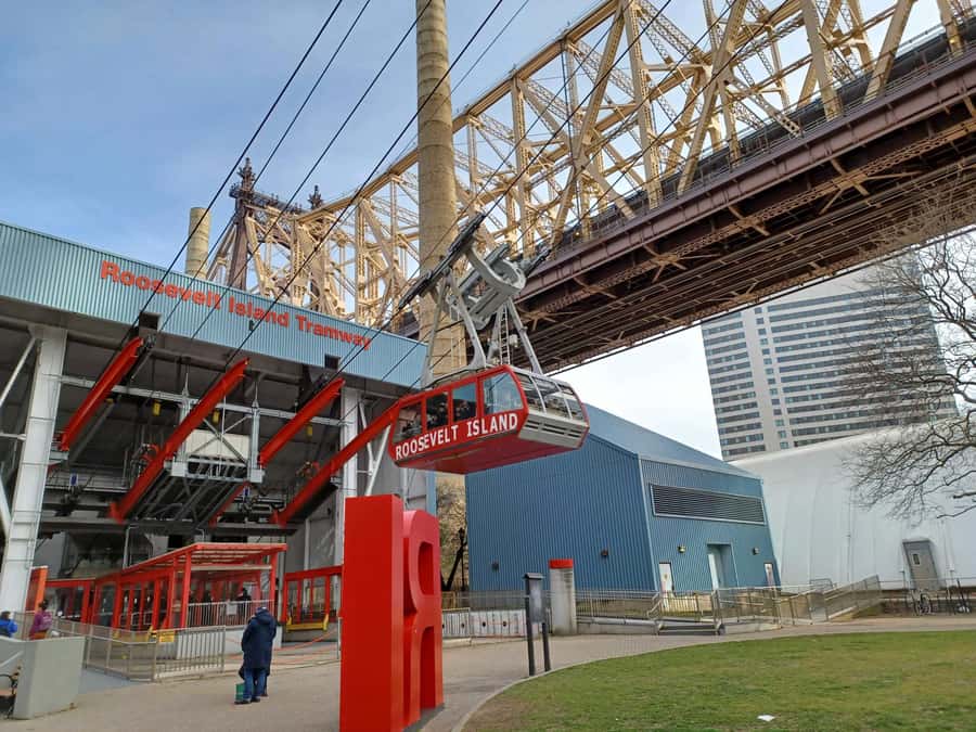 New York City: Roosevelt Island Walking Tour with Tram Ride - The 10-Minute Roosevelt Island Tramway Ride That Reframes NYC