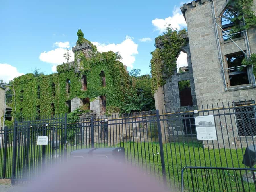 New York City: Roosevelt Island Walking Tour with Tram Ride - Walking the Island’s Past: From Isolation to Housing and Parks