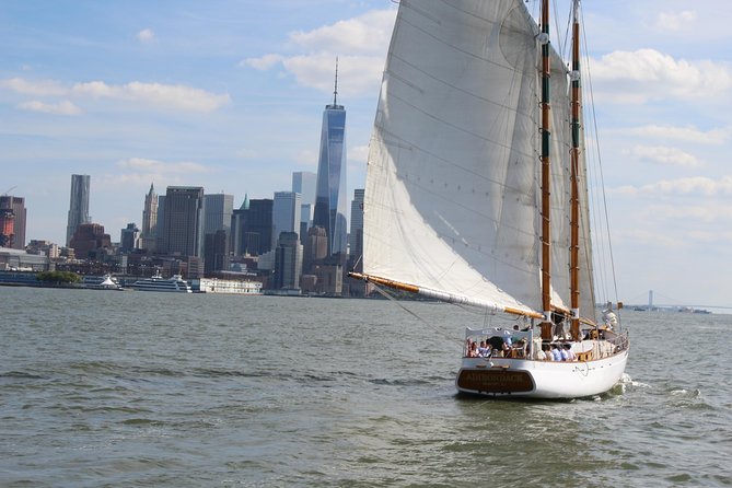 New York City Sailboat Day Cruise to the Statue of Liberty - The Statue of Liberty pass: the photo moment you came for