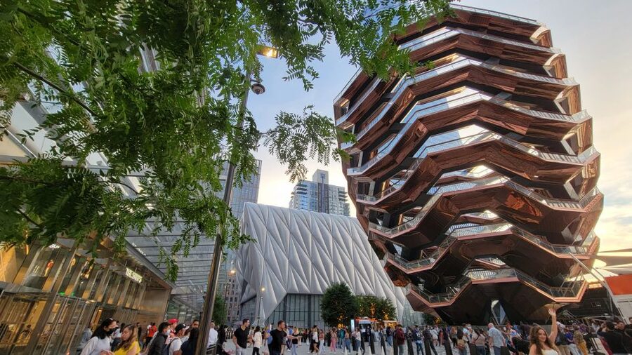 New York City: Secrets Of High Line Park Walking Tour - What to pack and how to pace yourself on 1.5 miles