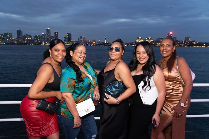 New York City Skyline Dinner Cruise - The Dinner: Full Buffet (or Plated) With Real Meal Energy