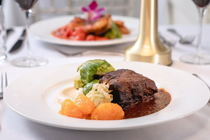 New York City Skyline Dinner Cruise - Deck Life: Indoors vs Outdoors and What to Wear
