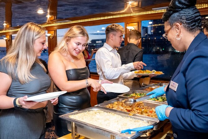 New York City Skyline Dinner Cruise - A 7:00 pm New York Harbor Cruise: How the Time Actually Feels