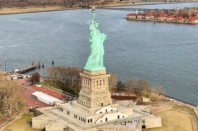 New York City Skyline Helicopter Tour from New Jersey - Photo Strategy: Get Starboard for the Cleanest Skyline Shots