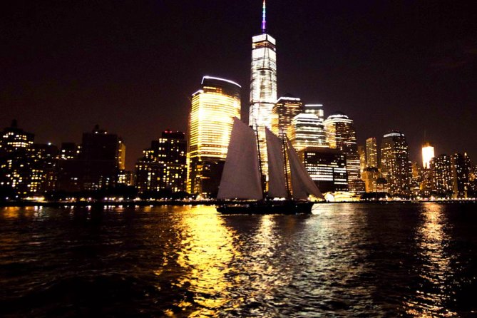 New York City Skyline Lights Sail - The 80-foot night-sail experience: why it works so well in NYC