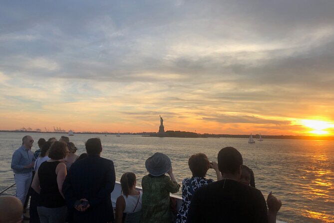 New York City Skyline Sunset and Night Cruise - Seating, Deck Space, and Crowd-Proofing Your Experience