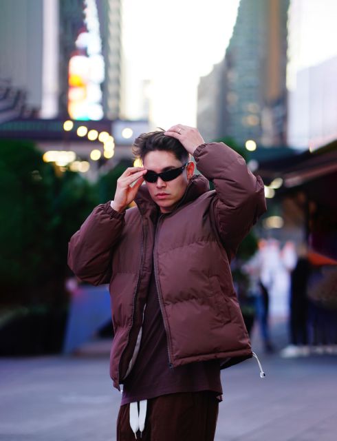 New York City: Solo or Couples Photoshoot in Times Square! - The Rockefeller Center photo stop: clean backdrops and easy posing