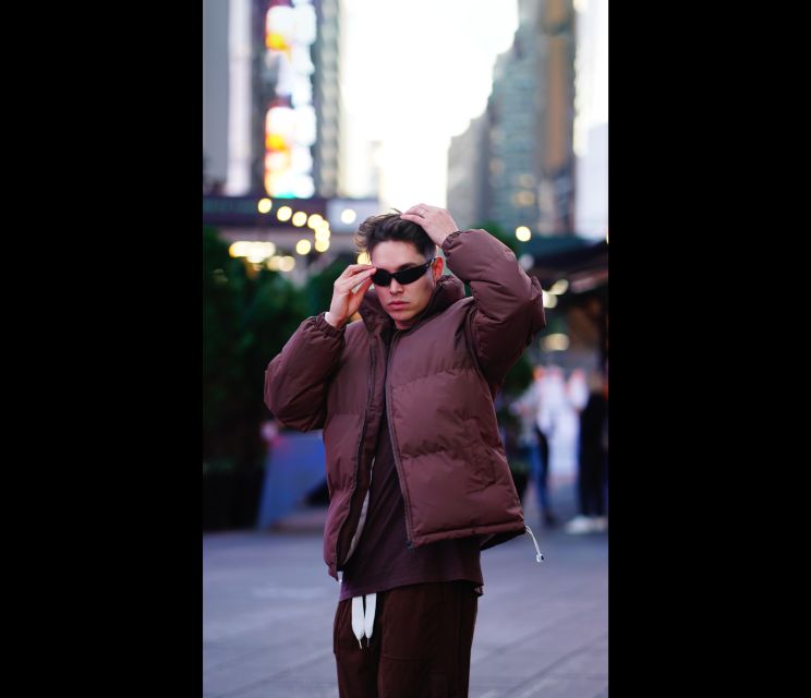 New York City: Solo or Couples Photoshoot in Times Square! - How many photos you get, and what “high-resolution digital” actually means