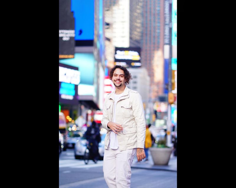 New York City: Solo or Couples Photoshoot in Times Square! - Custom routes beyond Rockefeller Center: Central Park, DUMBO, Brooklyn Bridge