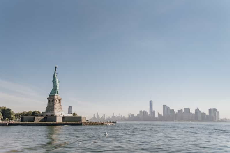 New York City: Statue of Liberty & Battery Park Guided Tour - The Battery Park walk: Castle Clinton and Pier A Harbor House in context