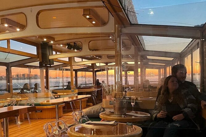New York City Sunset Cruise on a Yacht - The Skyline Pass: Manhattan Views That Work for Daylight to Night