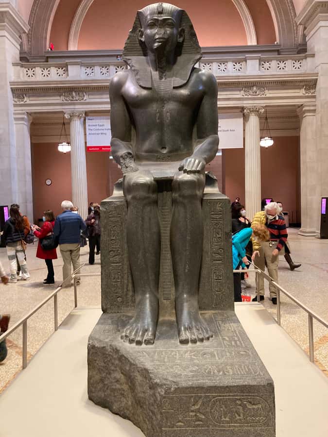 New York City: The Bible at the Metropolitan Museum of Art - Meeting at the Great Hall: The Pharaoh statue wayfinding trick