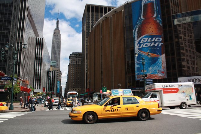 New York City Tour in German - Downtown Drift: Little Italy, Chinatown, and Wall Street Landmarks