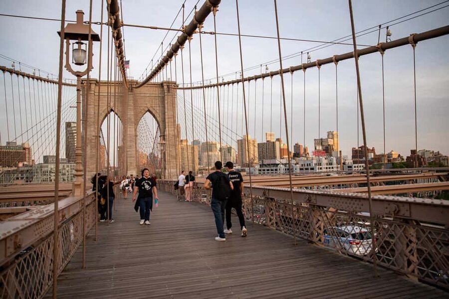 New York City Walk Tour Williamsburg DUMBO Brooklyn Bridge - How a Williamsburg to DUMBO walk keeps you moving (and looking)