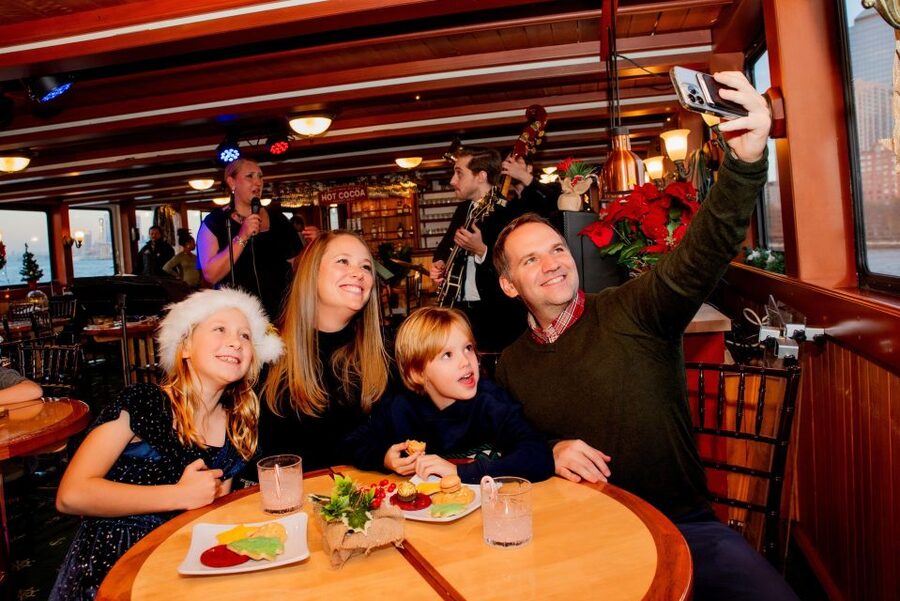 New York City: Weekend Holiday Brunch Cruise - The Manhattan loop: landmark views you’ll actually recognize