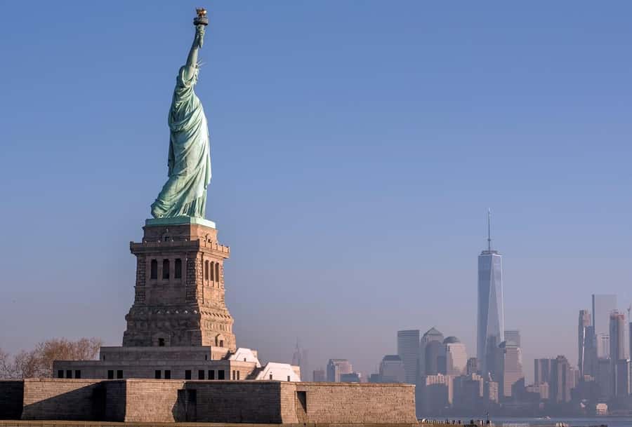 New York, discover the Statue of Liberty and Ellis Island. - Why a private Liberty and Ellis Island tour makes sense