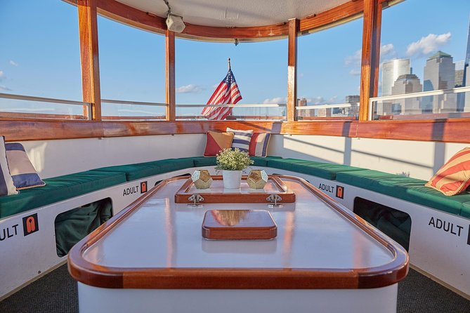 New York Fall Foliage Cruise up the Hudson River - A Small-Boat Hudson River Cruise With Prime GW Bridge Views