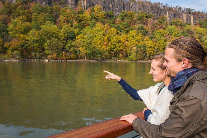 New York Fall Foliage Cruise up the Hudson River - What You See Up Close: Landmarks, Museum Sighting, and the Lighthouse