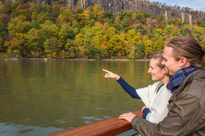 New York Fall Foliage Cruise up the Hudson River - Drinks, Snacks, and the Easy Onboard Pace