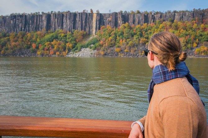 New York Fall Foliage Cruise up the Hudson River - Price, Time, and the Value of a 2.5-Hour River Reset